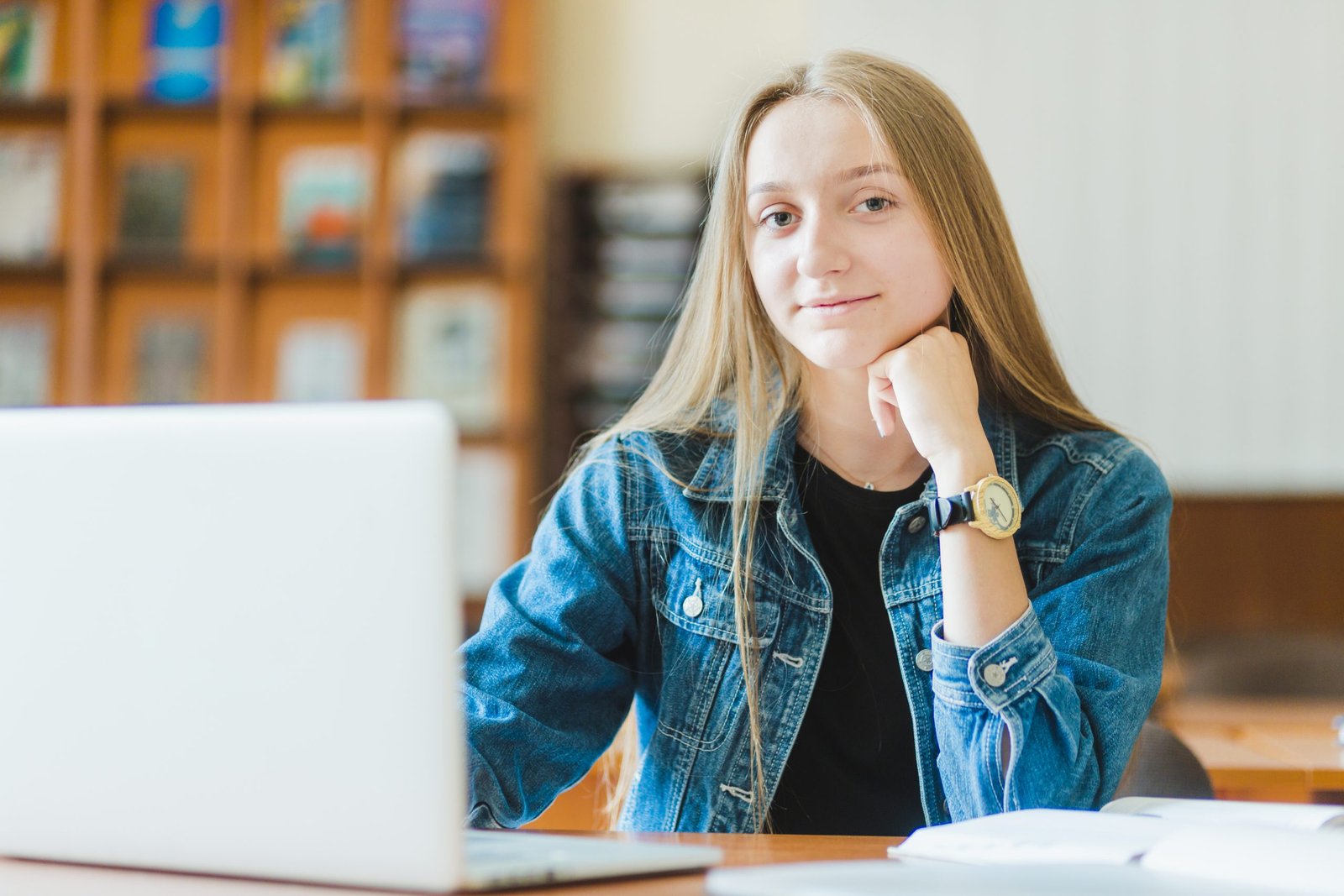 Sophie Laurent, Business Student